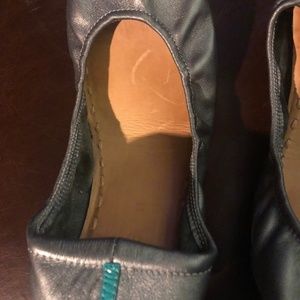 Silver(?) Pewter (?) Tieks 11 Ballet Flats